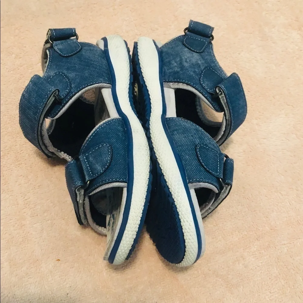 Boys sandal size 33